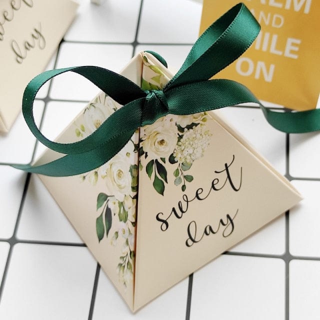 New Gift Box Triangular Pyramid Baby Shower Packaging Bags Wedding Favor Paper Box Party Supplies Small Candy Boxes for Gifts
