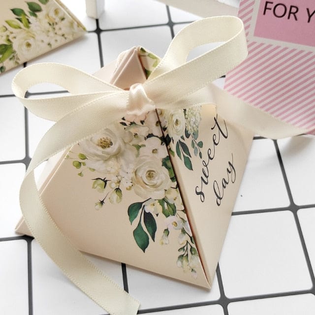 New Gift Box Triangular Pyramid Baby Shower Packaging Bags Wedding Favor Paper Box Party Supplies Small Candy Boxes for Gifts